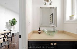 10-bedroom townhouse in Old Toronto for 1,632,000 €