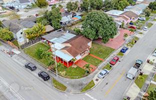 2-bedroom house 155 m² in Hialeah for $565,000