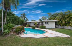 Family villa with a pool, a jacuzzi, a garage and a terrace, Bay Harbor Islands, USA for $2,490,000