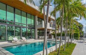 Spacious villa with a backyard, a pool, terraces and a garage, Fort Lauderdale, USA for $4,299,000