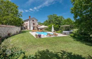 4-bedroom house 193 m² in Tinjan for 2,300,000 €