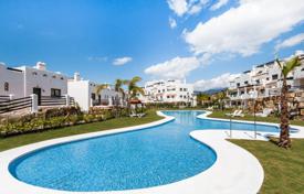 Cosy penthouse with a spacious terrace and sea views, near the beach, Estepona, Costa del Sol, Spain for 219,000 € Cosy penthouse with a spacious terrace and sea views, near the beach, Estepona, Costa del Sol, Spain for 219,000 €