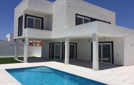 New villa with a plot, a pool, a terrace and sea views, Callao Salvaje, Spain for 595,000 €