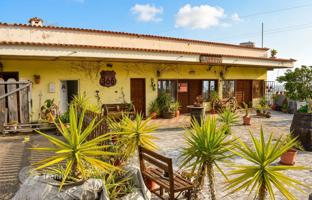 6-bedroom villa 570 m² in Santa Cruz de Tenerife for 900,000 €