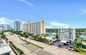 Condo – Miami Beach, Florida, USA for $890,000
