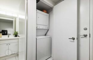 5-bedroom apartment in Fleet Street for C$884,000