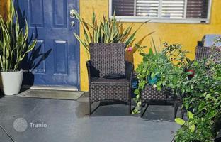 2-bedroom apartments in condo 88 m² in West End for $290,000
