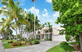 Comfortable villa with a backyard, a swimming pool, a terrace and a garage, Coral Gables, USA for 2,812,000 €