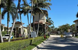 Townhome – Hialeah, Florida, USA for $519,000