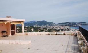 Furnished penthouse with a large terrace and sea views in Fabron, Nice, France for 980,000 €