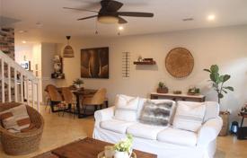 Townhome – Hollywood, Florida, USA for $370,000
