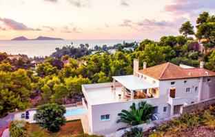 Magnificent villa with a swimming pool, a lush garden and a garage near the sea, Kranidi, Peloponnese, Greece for 1,100,000 €