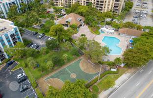 2-bedroom apartments in condo 117 m² in North Miami for $289,000