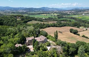 15-bedroom villa 880 m² in Umbertide for 1,600,000 €