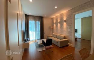 1-bedroom apartments in condo in Khlong Toei for $398,000