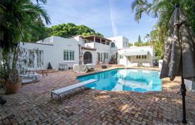 Renovated villa with a plot, a pool and a terrace, Coral Gables, USA for $1,700,000