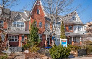 8-bedroom townhouse in Old Toronto for 1,571,000 €