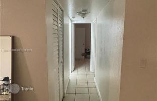 2-bedroom apartments in condo 89 m² in North Miami for $300,000