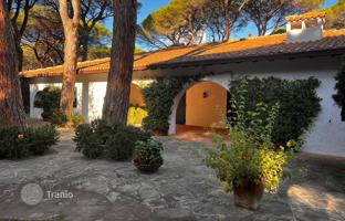 Charming villa with a pool and large plot by the sea in Roccamare, Tuscany, Italy for 3,750,000 €