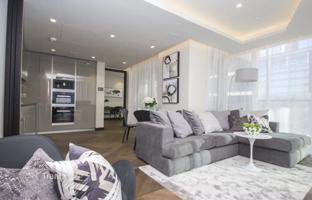 Luxury apartment with a study in a riverside residence with a boutique hotel, a business center and a swimming pool, London — zone 1, UK for 1,355,000 €