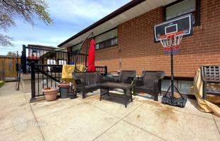 8-bedroom house in Etobicoke for C$1,298,000