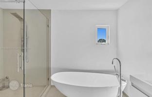 4-bedroom house 275 m² in Miami for $2,199,000