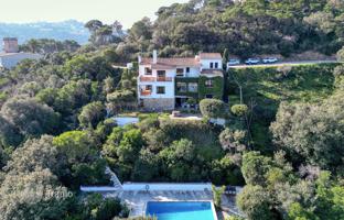 4-bedroom townhouse 270 m² in Begur for 975,000 €