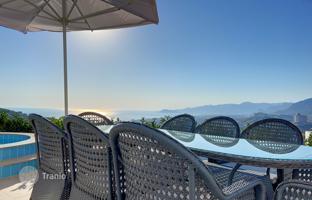 4-bedroom villa 250 m² in Kargicak for 34,983,000 TRY