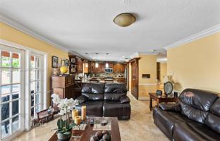 4-bedroom house 443 m² in Hialeah for $1,125,000