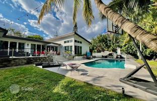 5-bedroom house 253 m² in Miami for $3,300,000