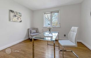 8-bedroom house in Etobicoke for C$1,890,000