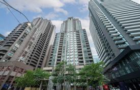 Apartment – Bay Street, Old Toronto, Toronto,  Ontario,   Canada for C$730,000