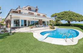 Light and spacious villa 150 m from the sea, Torredembarra, Costa Dorada, Spain for 5,500 € per week