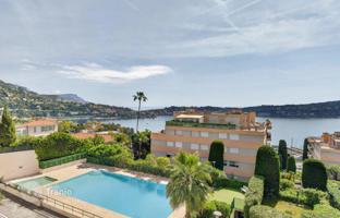 Renovated two-bedroom apartment with sea views in Villefranche-sur-Mer, Côte d'Azur, France for 975,000 €
