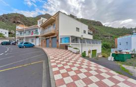 Three-storey house with commercial premises and a garage in Tamaimo, Tenerife, Spain for 850,000 €