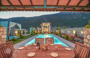 2-bedroom villa 250 m² in Kash for 41,646,000 TRY