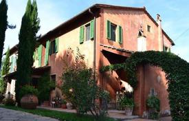 Two-storey traditional villa in Pontedera, Tuscany, Italy for 1,800,000 €