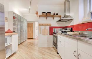 5-bedroom townhouse in Manning Avenue for C$2,181,000