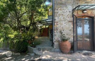Villa 405 m² in Massarosa for 1,400,000 €