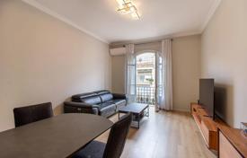 Renovated two-bedroom apartment in Golden Square, Nice, France for 630,000 €