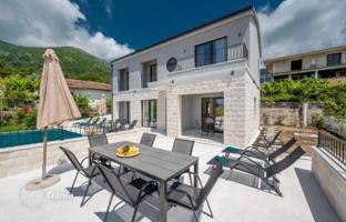 4-bedroom villa 250 m² in Kotor city for 795,000 €