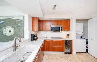 1-bedroom apartments in condo 105 m² in Miami for $1,195,000
