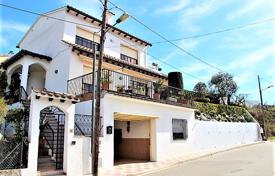 Three-storey villa with a garden, a garage and a gym in one of the quietest areas of Lloret de Mar, Spain for 403,000 €