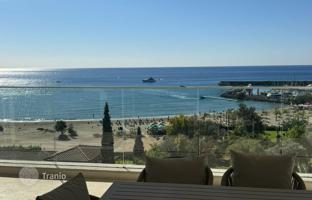 2-bedroom apartment 120 m² in Pyrgos for 1,800,000 €