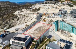Land plot 876 m² in Agios Tychonas for 600,000 €