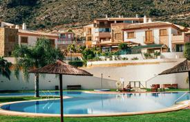Two-bedroom apartment with a sea view and a parking in Benidorm, Alicante, Spain for 176,000 €