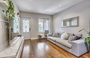 8-bedroom townhouse in Old Toronto for 1,123,000 €