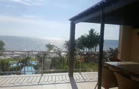 Three-storey house with 4 bedrooms and swimming pool with direct sea view for 1,596,000 €
