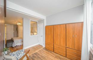 1-bedroom apartment in Bathurst Street for C$747,000
