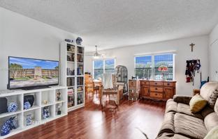 2-bedroom apartments in condo 108 m² in Pembroke Pines for $255,000